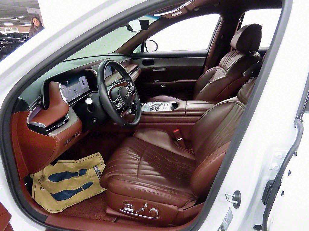 Genesis G90 - Vista 5