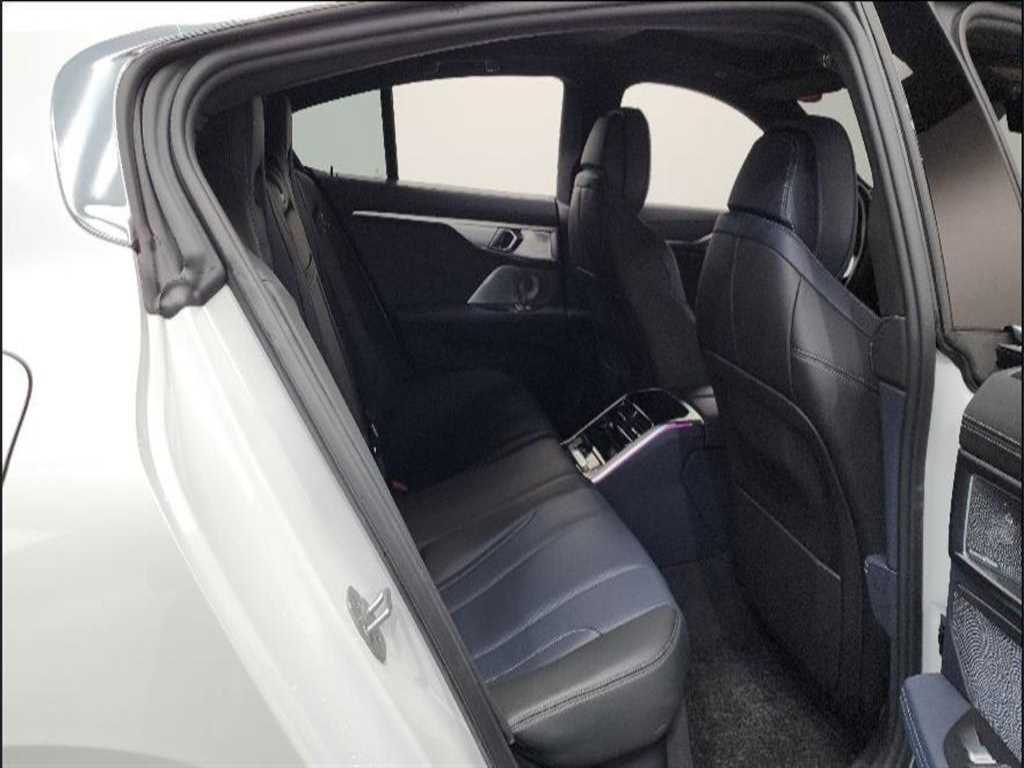 BMW 8 Series - Vista 11