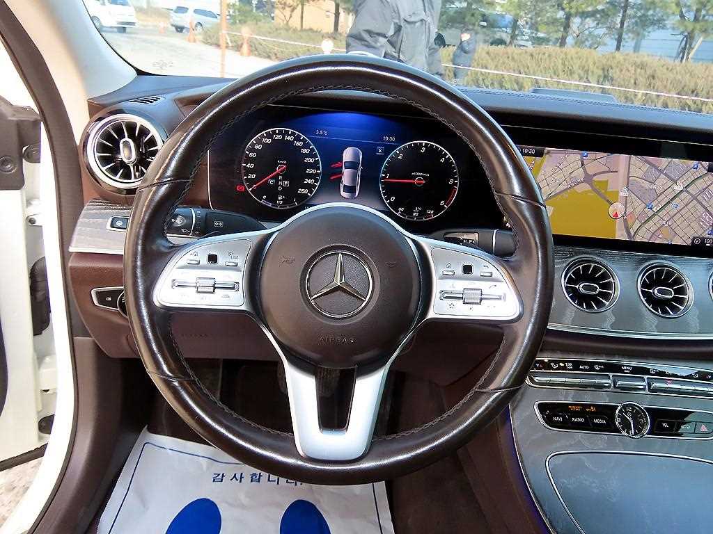 Mercedes Benz CLS Class - Vista 8