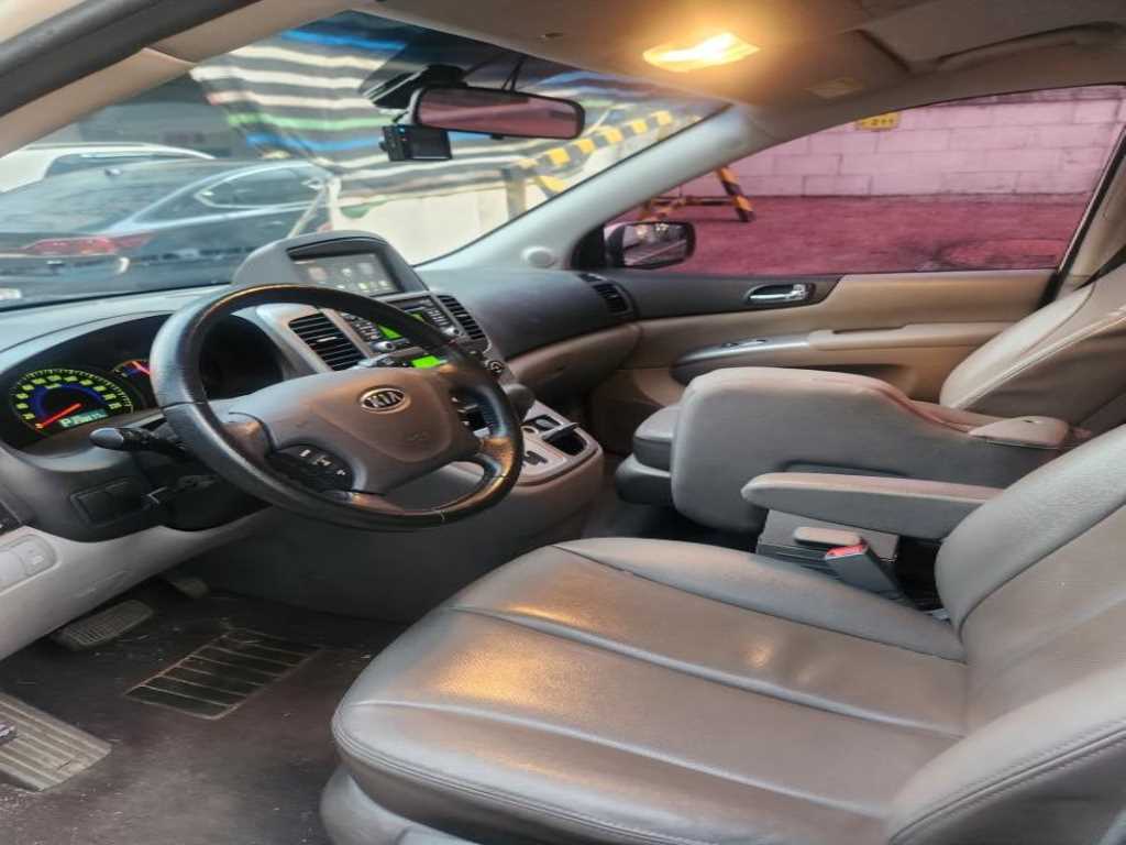 KIA Carnival - Vista 5