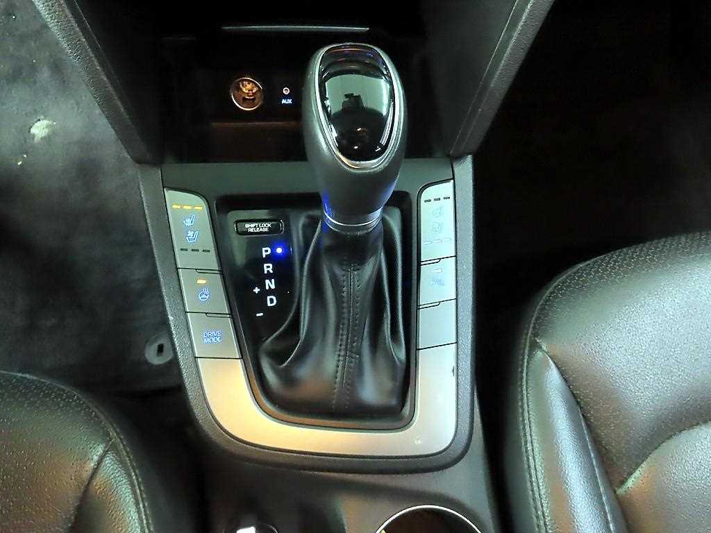 HYUNDAI Avante - Vista 10