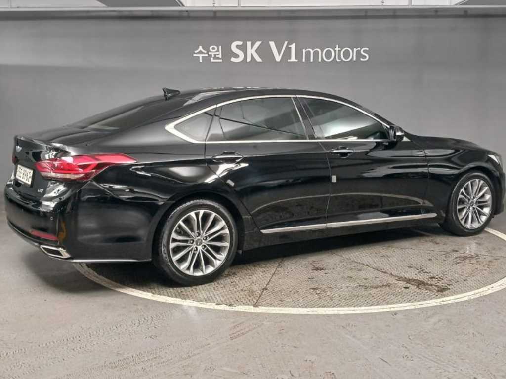 HYUNDAI Genesis - Vista 4