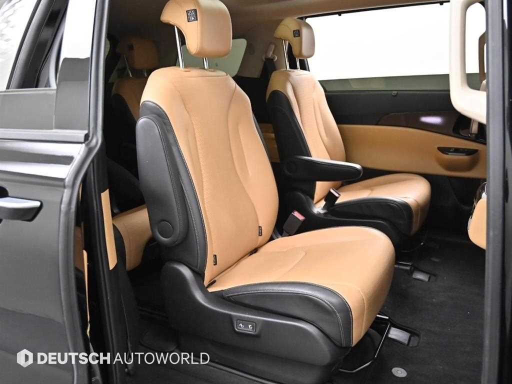 KIA Carnival - Vista 12