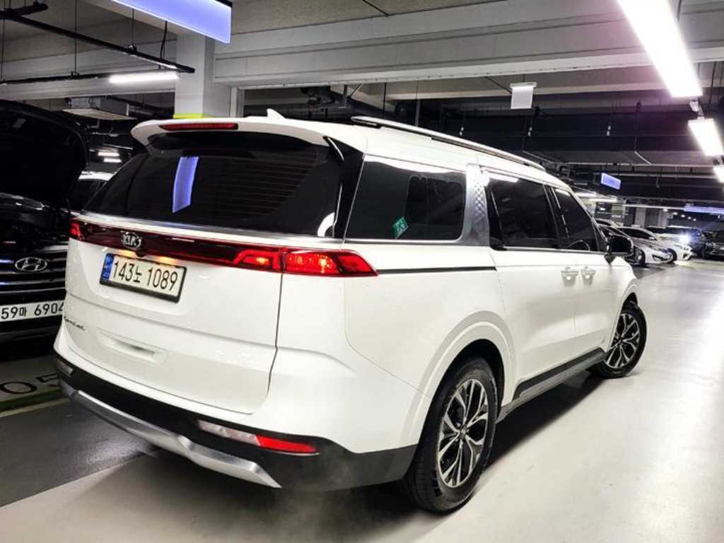 KIA Carnival - Vista 5