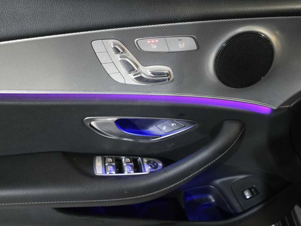 Mercedes Benz E class - Vista 10