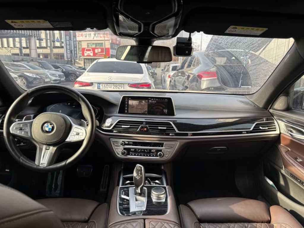 BMW 7 Series - Vista 4