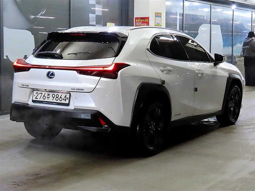Lexus UX - Vista 4