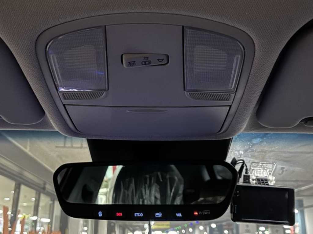 HYUNDAI Kona - Vista 7