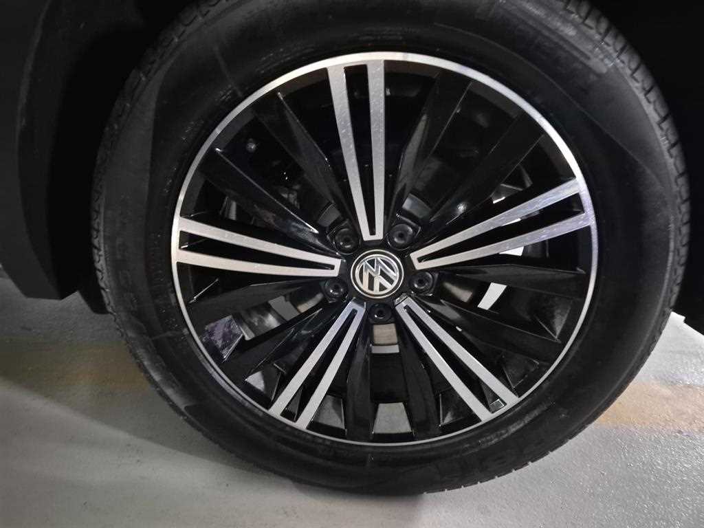 Volkswagen Tiguan - Vista 5