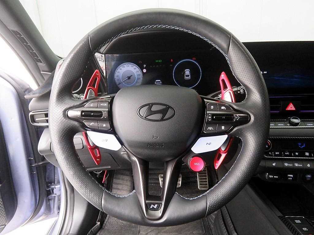 HYUNDAI Avante - Vista 10