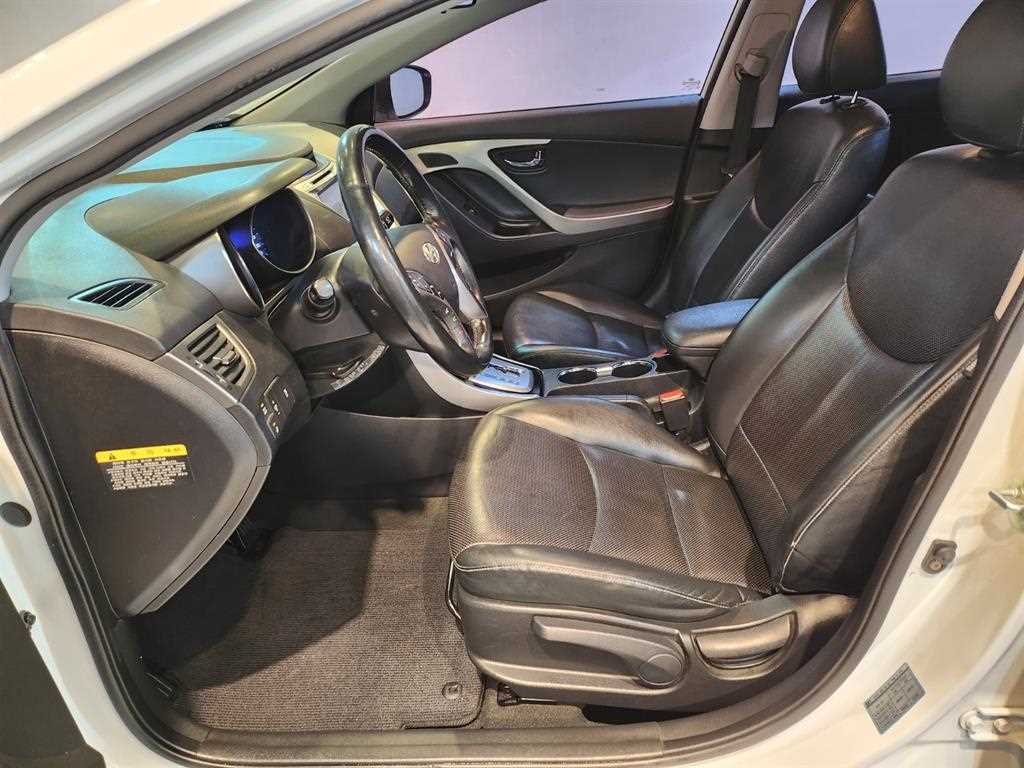 HYUNDAI Avante - Vista 3