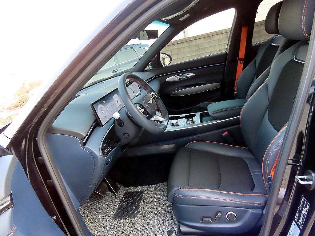 Genesis GV70 - Vista 5