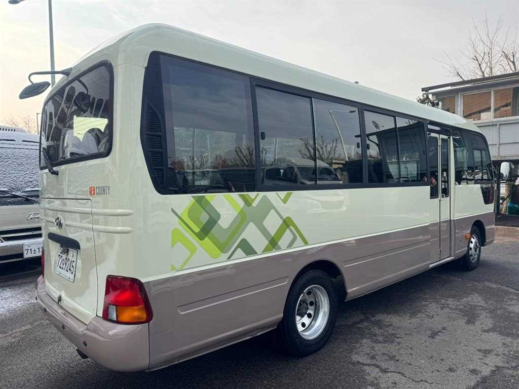 medium and large bus Hyundai bus - Vista 6