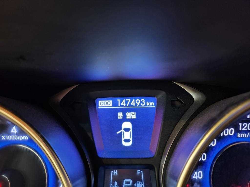 HYUNDAI Avante - Vista 6