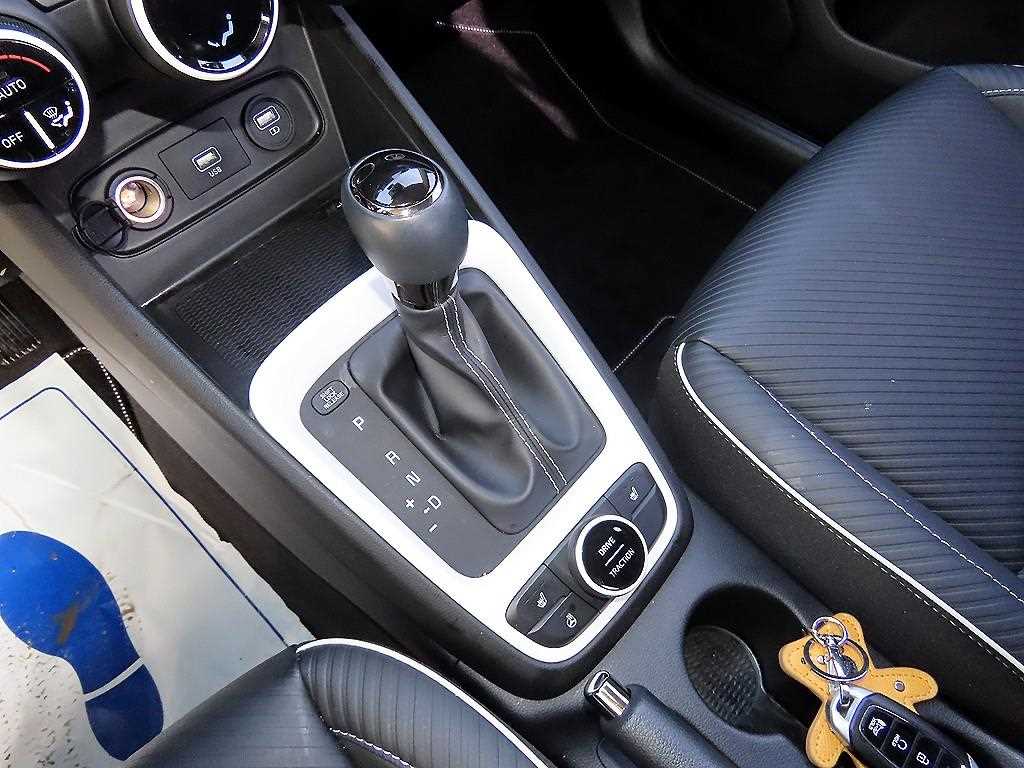 HYUNDAI Venue - Vista 10