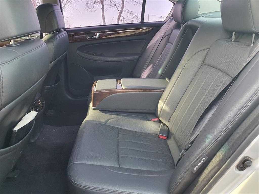 HYUNDAI Genesis - Vista 6