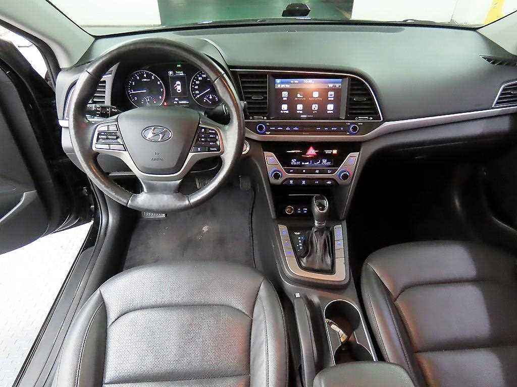 HYUNDAI Avante - Vista 7