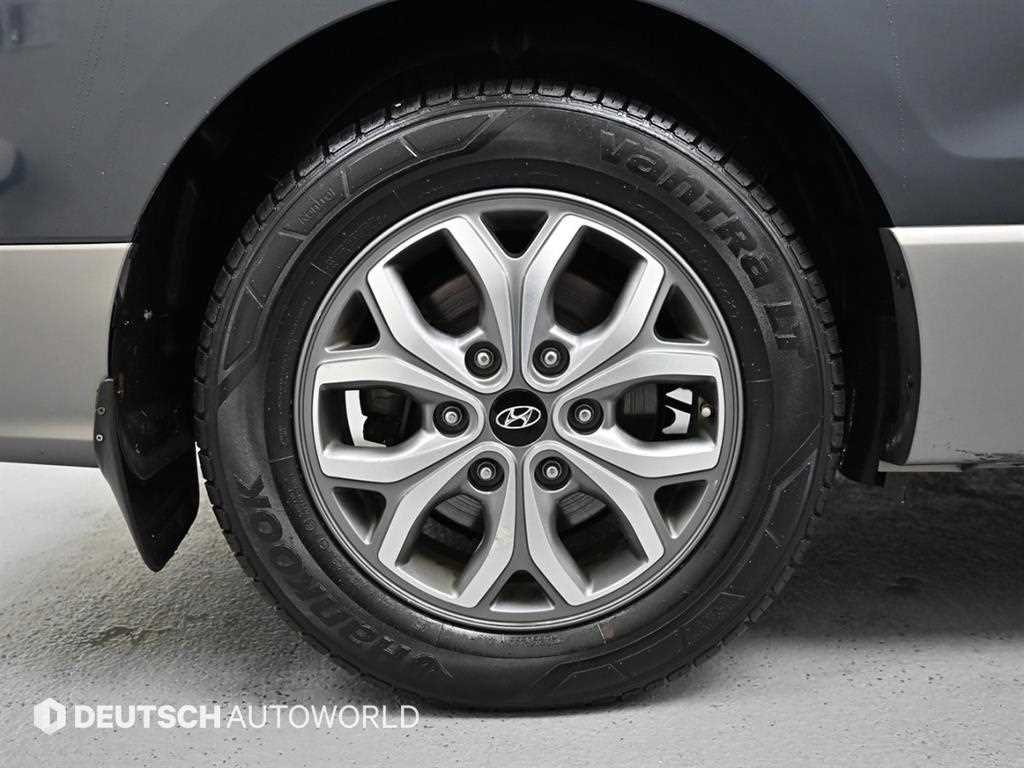 HYUNDAI Starex - Vista 5