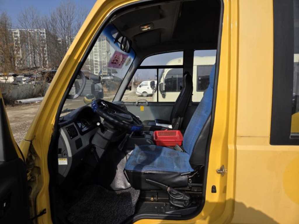 medium and large bus Medium Daewoo Bus - Vista 5