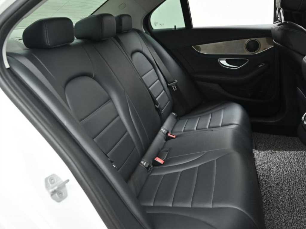 Mercedes Benz C Class - Vista 12