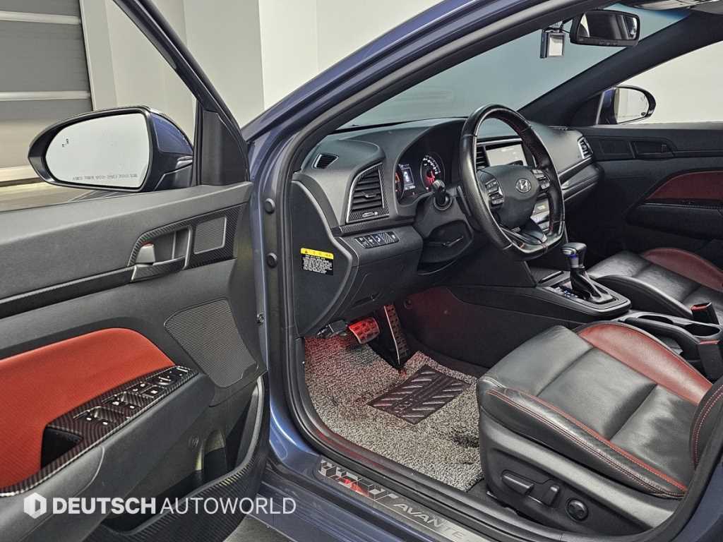 HYUNDAI Avante - Vista 11