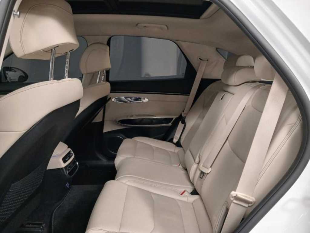 Genesis GV70 - Vista 8