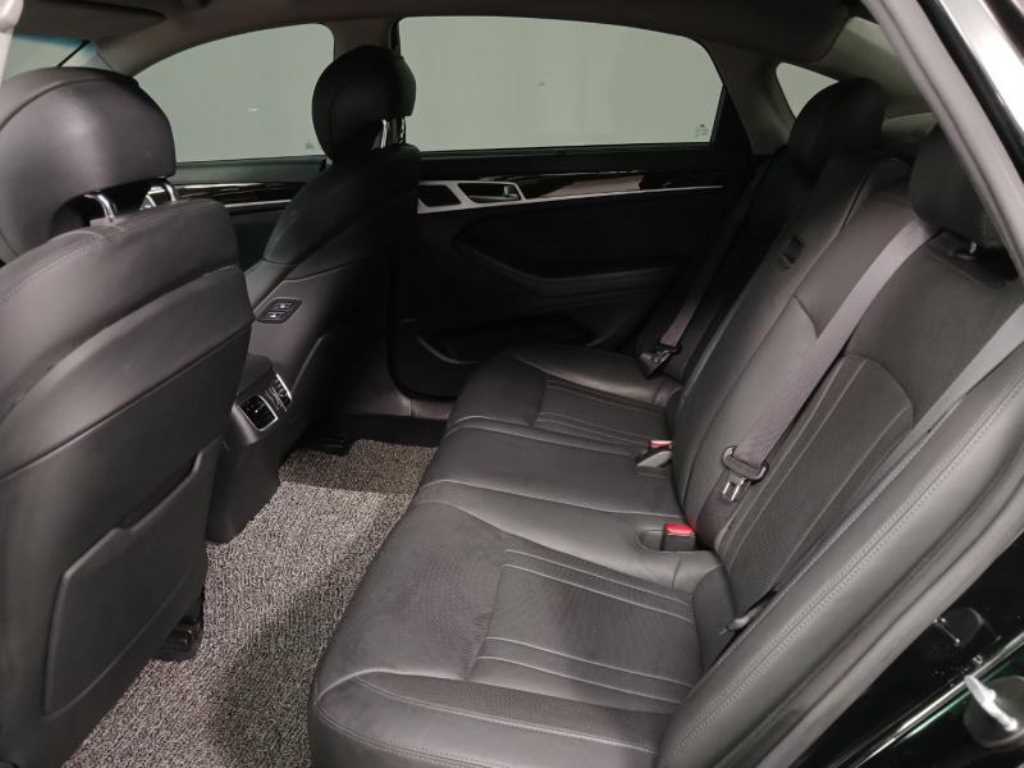 HYUNDAI Genesis - Vista 8