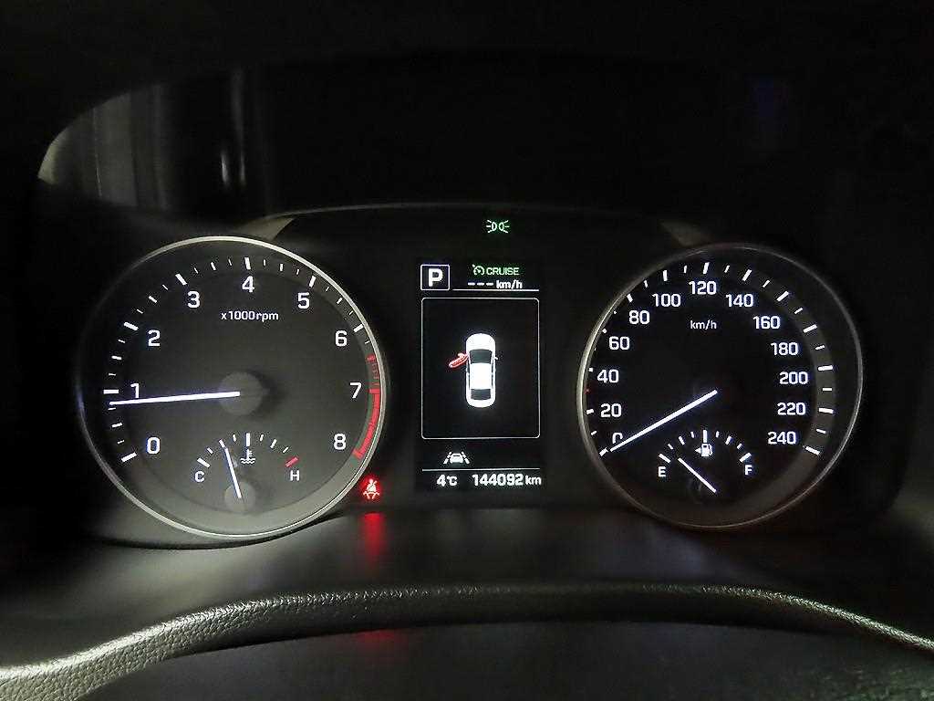 HYUNDAI Avante - Vista 8