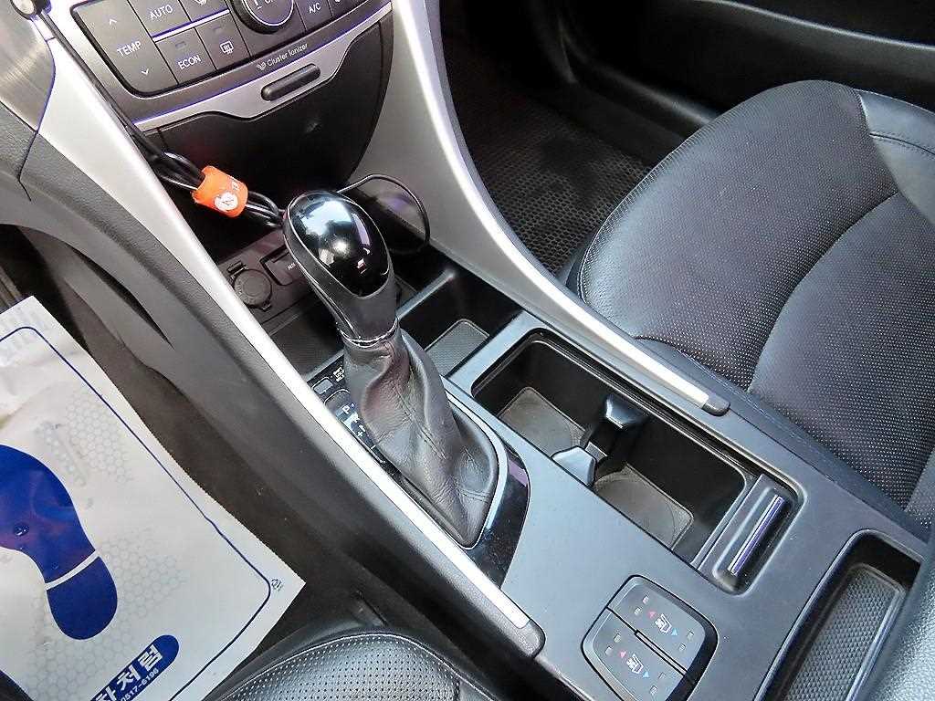 HYUNDAI Sonata - Vista 10