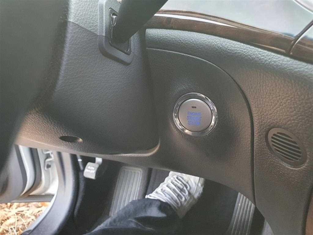 HYUNDAI Genesis - Vista 10