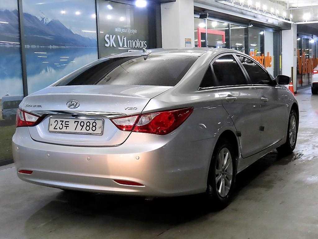 HYUNDAI Sonata - Vista 4