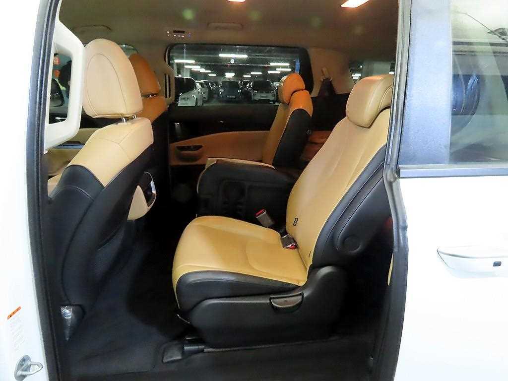 KIA Carnival - Vista 7