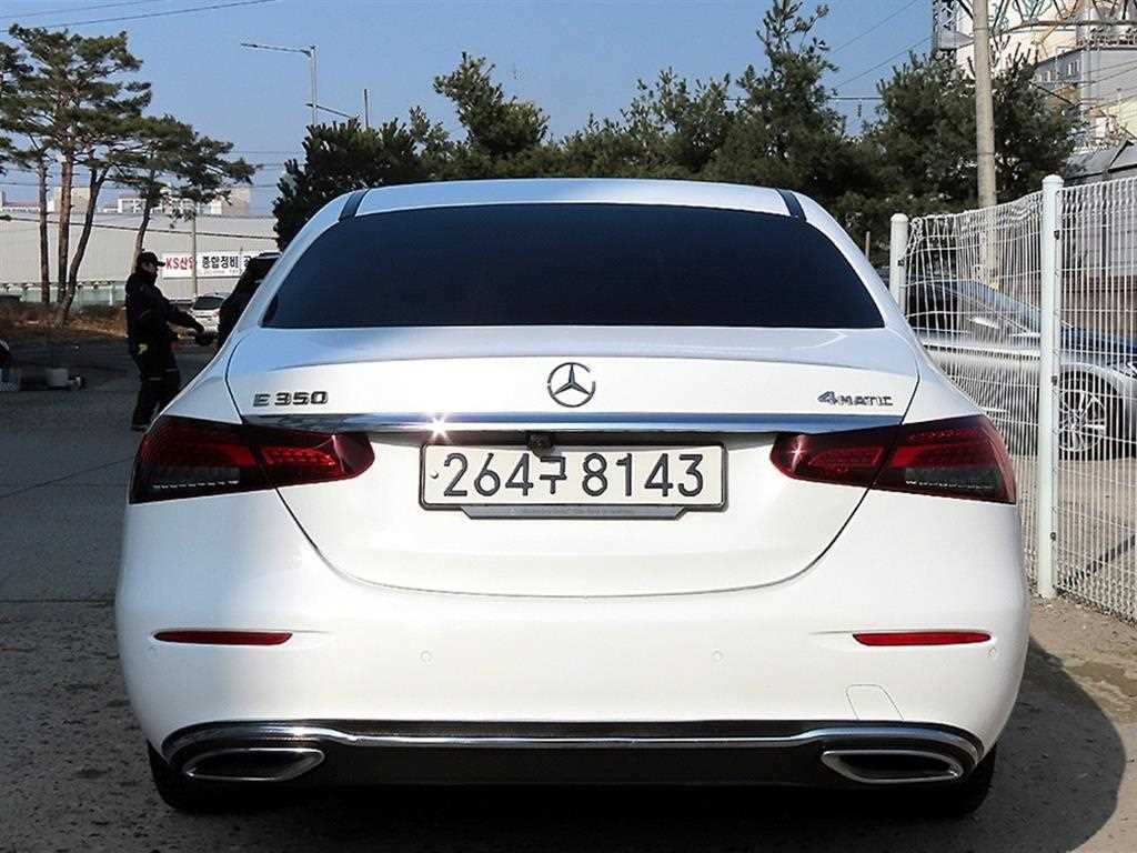 Mercedes Benz E class - Vista 4