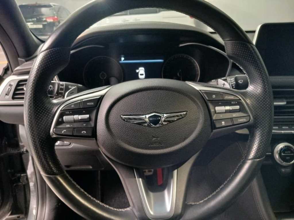 Genesis G70 - Vista 10