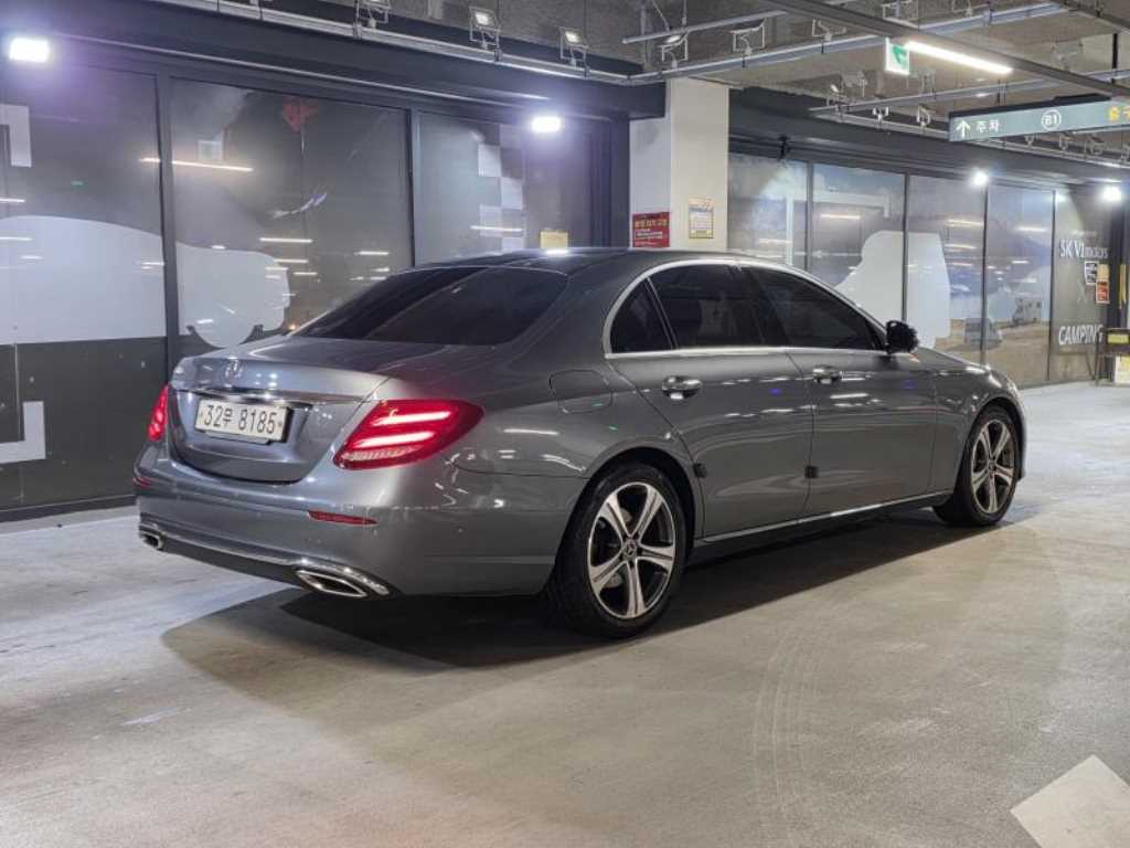 Mercedes Benz E class - Vista 4