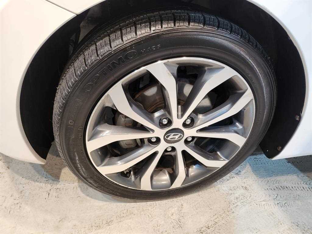 HYUNDAI Avante - Vista 10