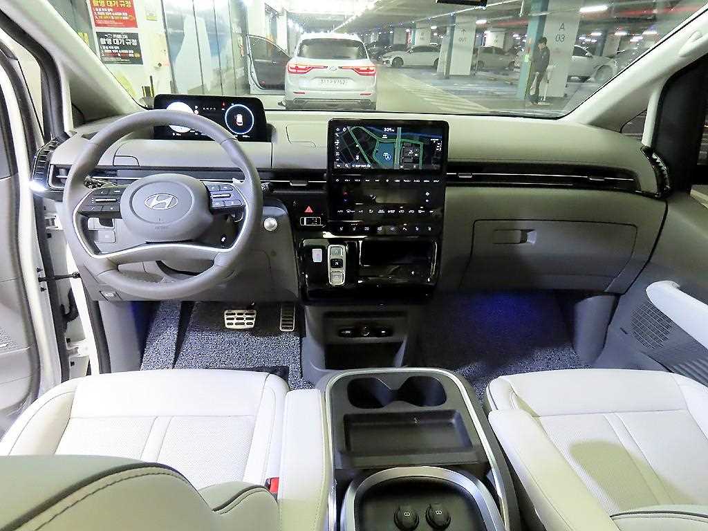 HYUNDAI Staria - Vista 10