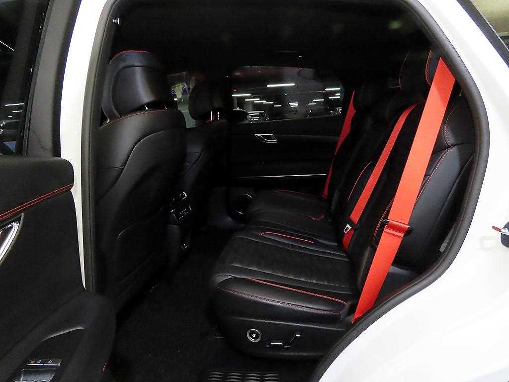 Genesis GV80 - Vista 7