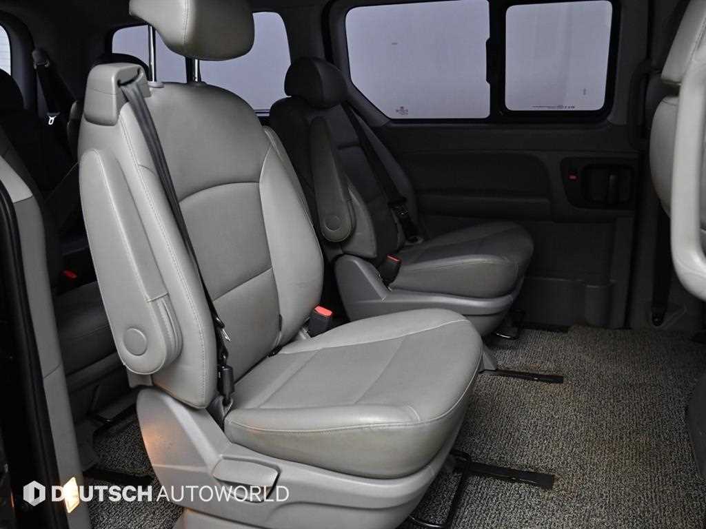 HYUNDAI Starex - Vista 12