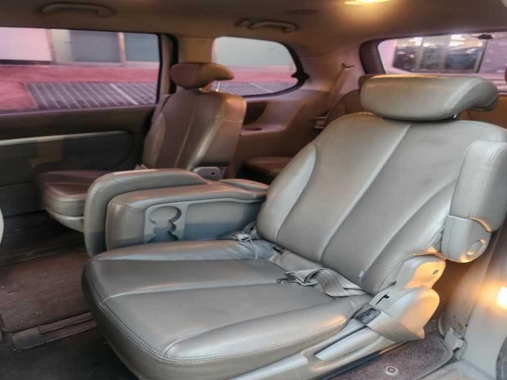 KIA Carnival - Vista 12