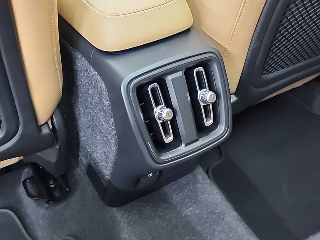 Volvo XC40 2022 Blanco - Importación desde Corea - HF Imports Iquique - Foto 13