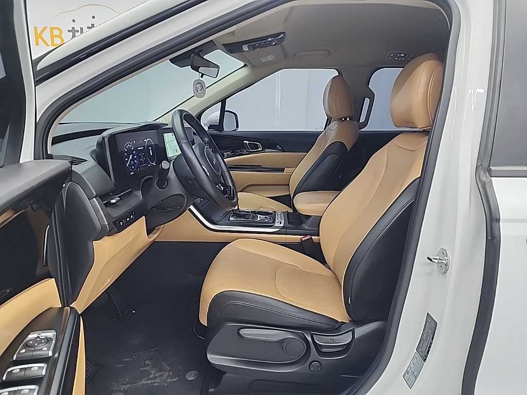 KIA Carnival - Vista 11