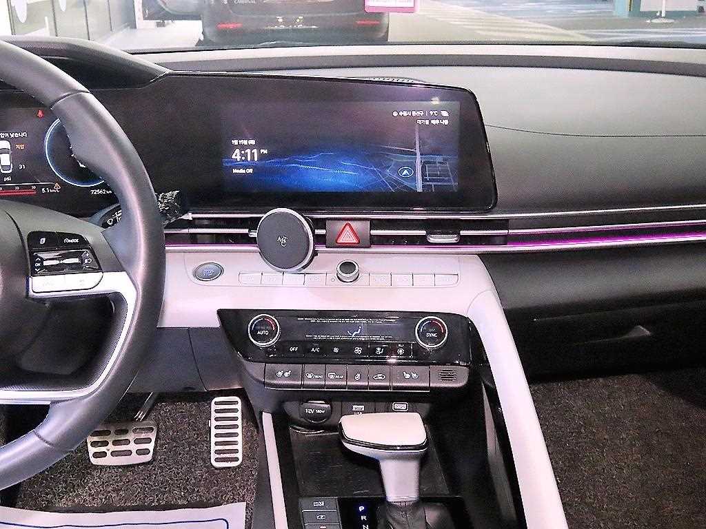 HYUNDAI Avante - Vista 11