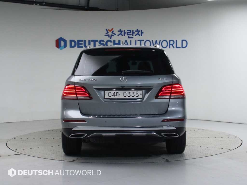 Mercedes Benz GLE Class - Vista 4