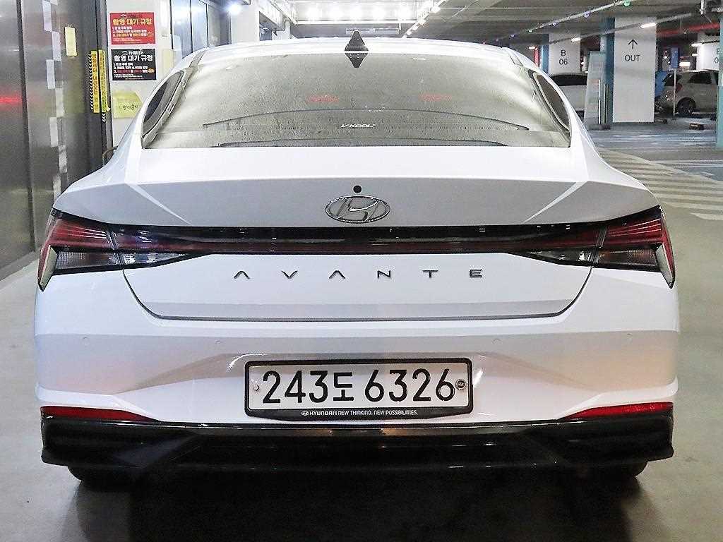 HYUNDAI Avante - Vista 5