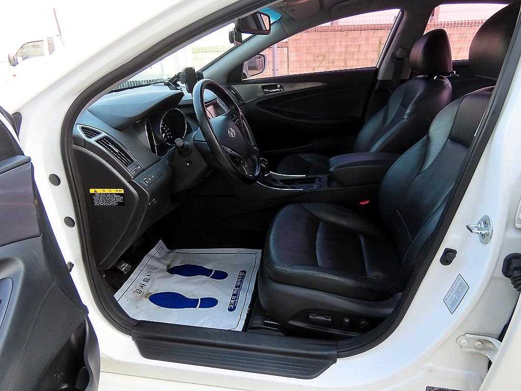 HYUNDAI Sonata - Vista 5