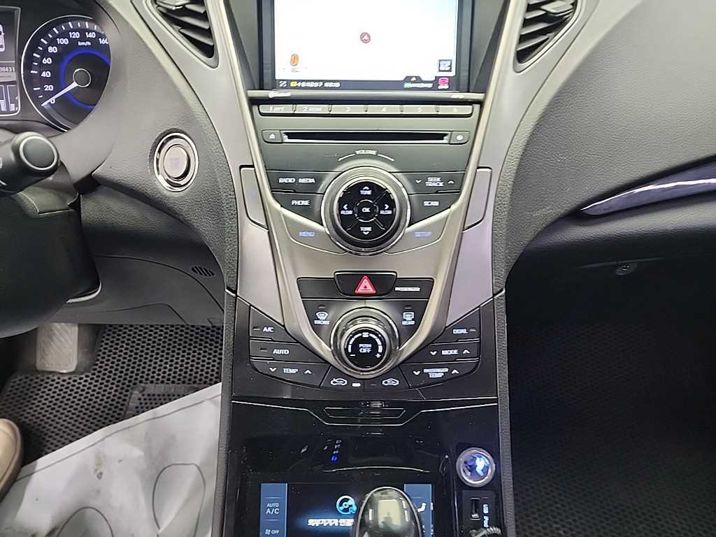 HYUNDAI Grandeur - Vista 10