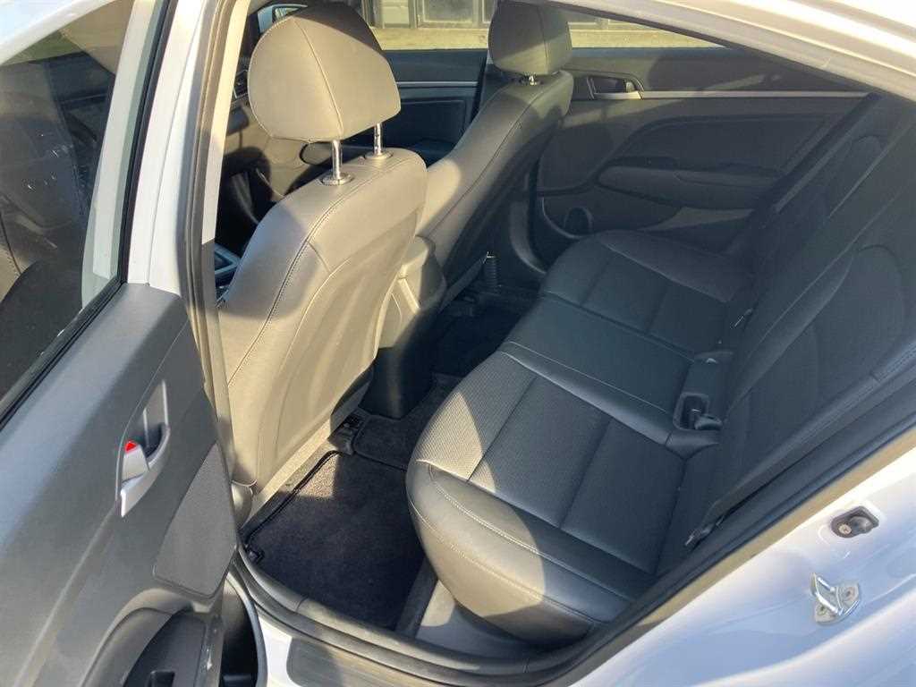 HYUNDAI Avante - Vista 7