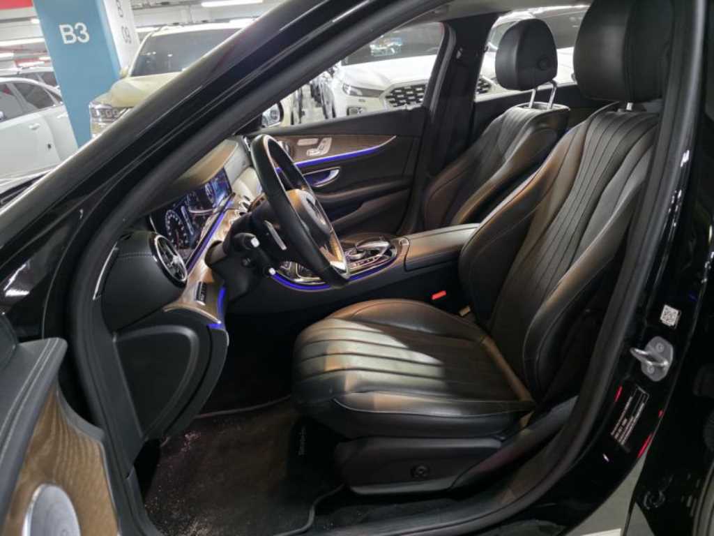 Mercedes Benz E class - Vista 8