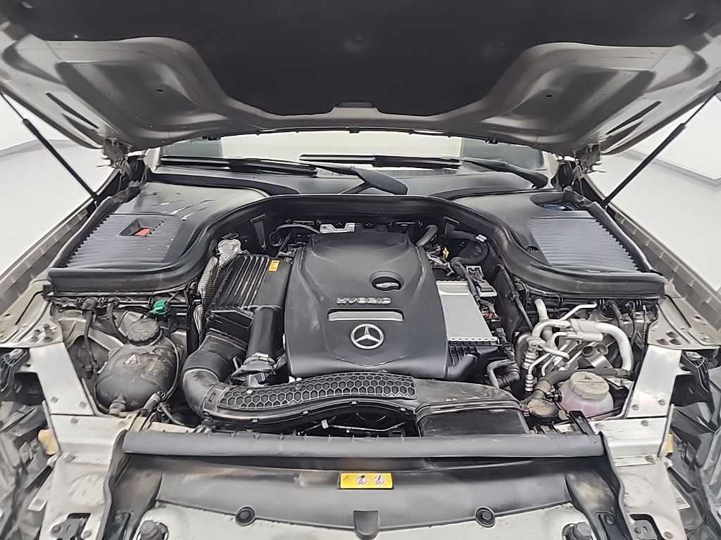 Mercedes Benz GLC Class - Vista 5